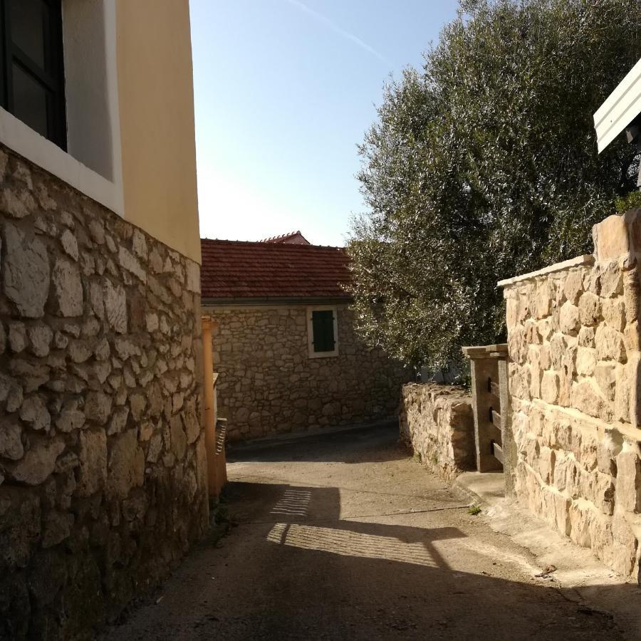 Villa Kuca Za Odmor Marina Sutomiscica Exterior foto